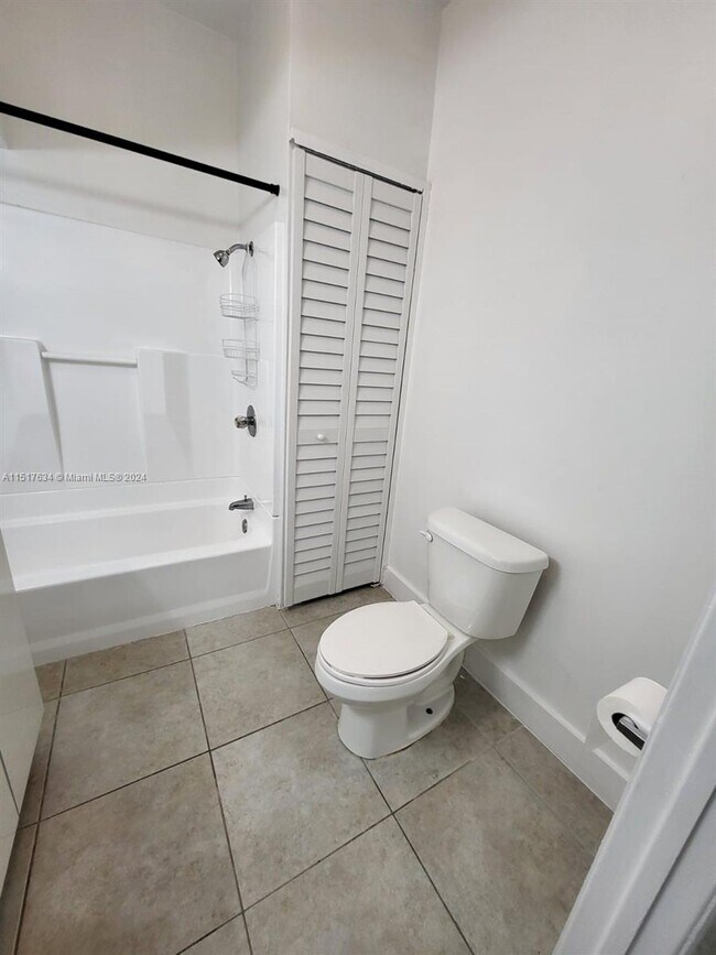 Building Photo - 2332 NE 2nd Ave