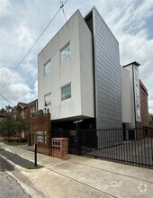 Building Photo - 1313 Isabella St