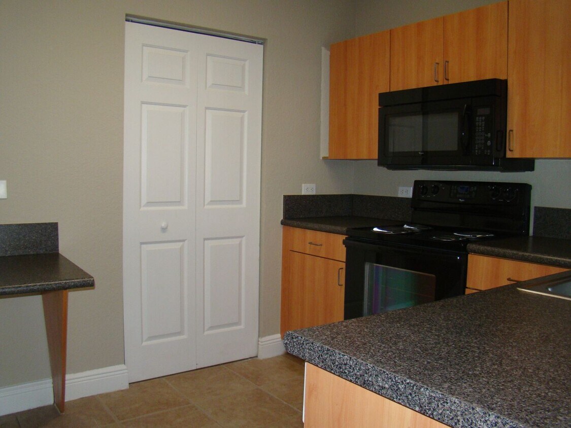 Building Photo - Move-In Special: 1 Month Rent-FREE!