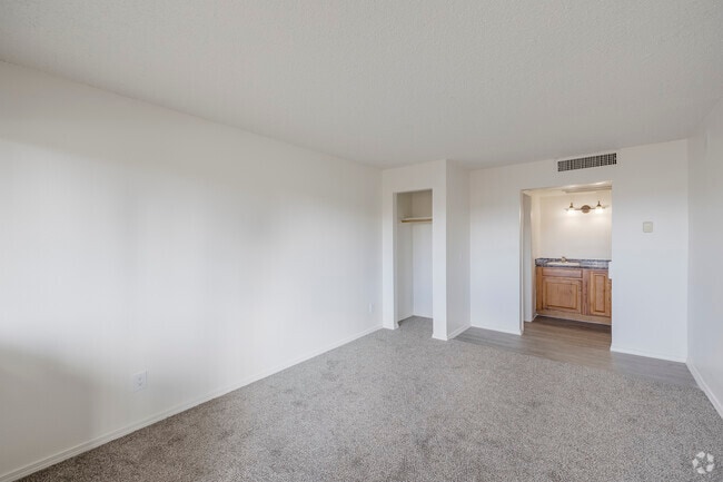 Studio - 251SF - Living Room - Santa Fe Apartments