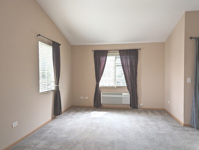 Building Photo - 1631 Silverstone Dr