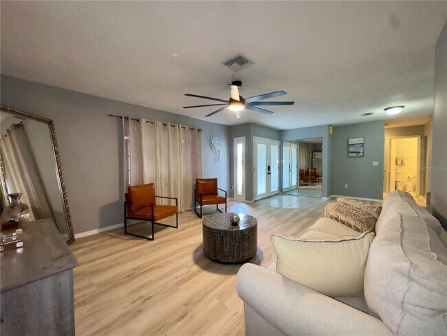 Foto del edificio - 13543 Longwood Ave