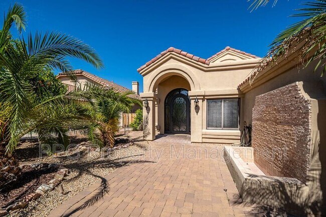 Foto del edificio - 4725 N Brookview Terrace