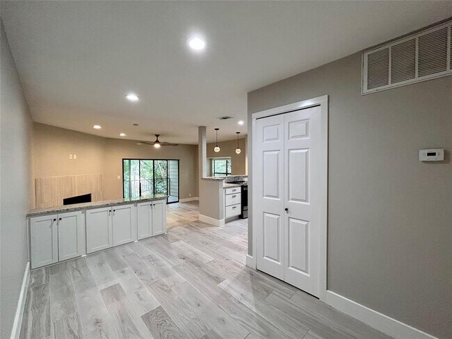 Building Photo - 1135 Barton Hills Dr