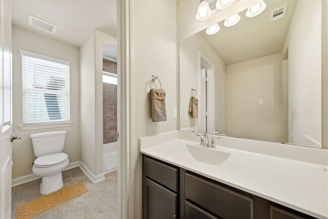 Foto del edificio - 4226 Browns Forest Dr