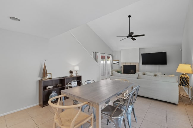 Foto del edificio - 4245 E Ludlow Dr