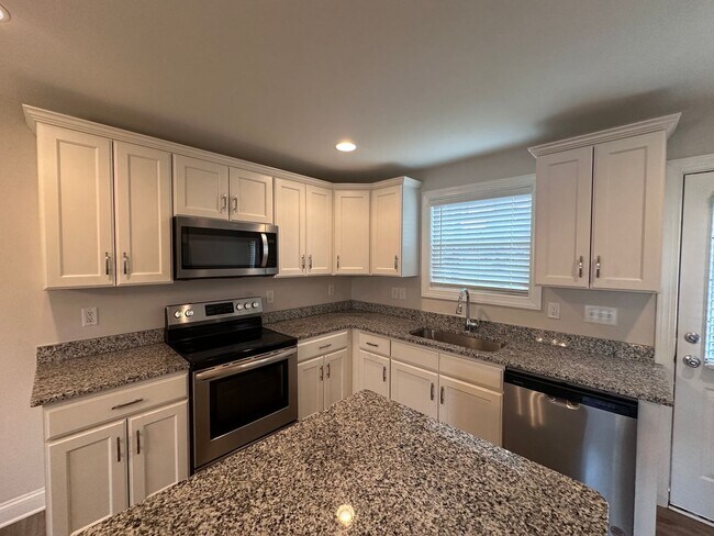 Foto del edificio - Modern 3BR/2.5BA Duplex – Perfect Location...