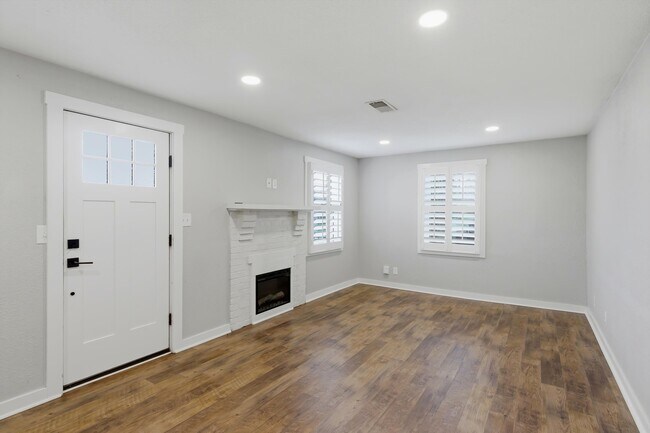 Building Photo - 613 Pearson Springs Rd