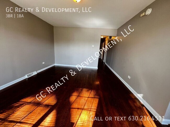 Building Photo - ***DETACHED HOME / 3 BDRM - 1 BTH / WASHER...