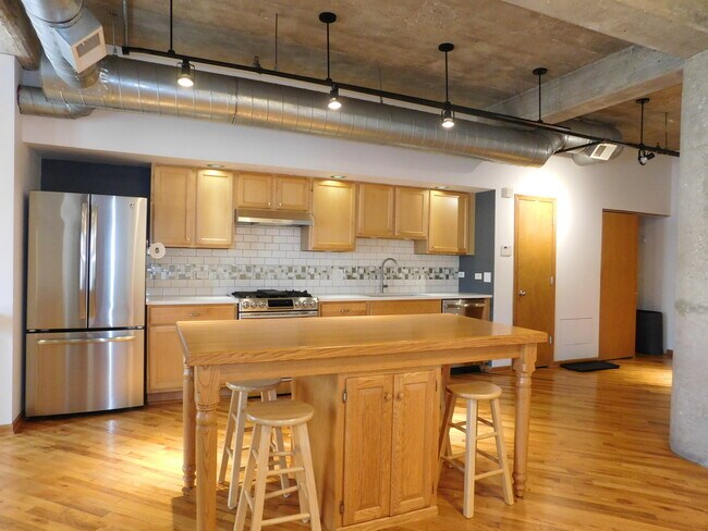 Building Photo - 1830 Ridge Ave