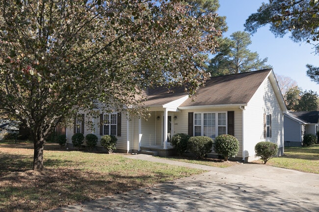 Corner Lot 3BR, 2BA Durham Home with Large Deck - Corner Lot 3BR, 2BA Durham Home with Large Deck