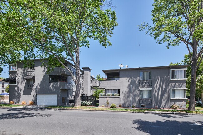 Foto del edificio - 9725 Charleville Blvd