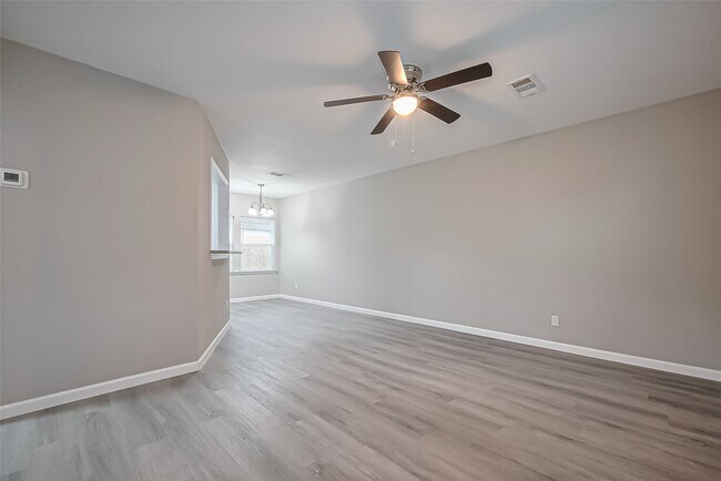 Foto del edificio - 1739 W 5th St