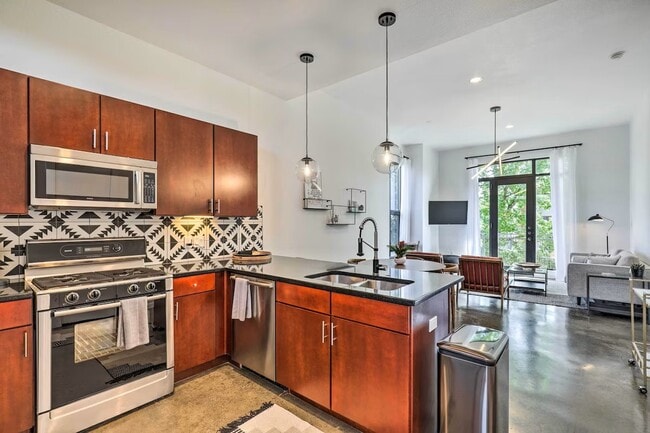 Building Photo - 2525 S Lamar Blvd