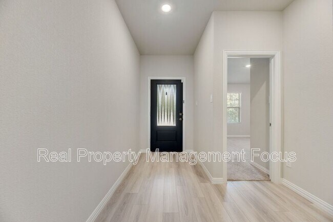 Foto del edificio - 203 Rocky Rd