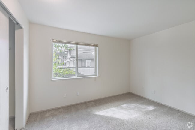 2BR, 1BA - 887SF - Primary Bedroom - Ivy Ridge Apartments