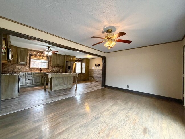 Building Photo - 2811 Thrush Dr