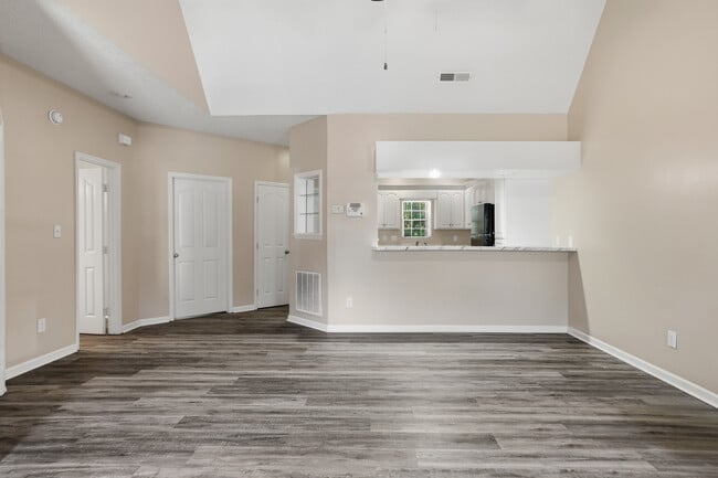 Building Photo - Sterling Pointe Apartments