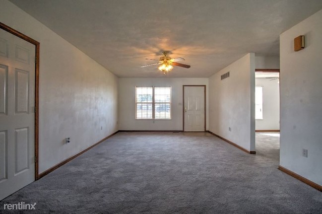 Building Photo - 2 br, 2 bath House - 812 Country Club Dr.