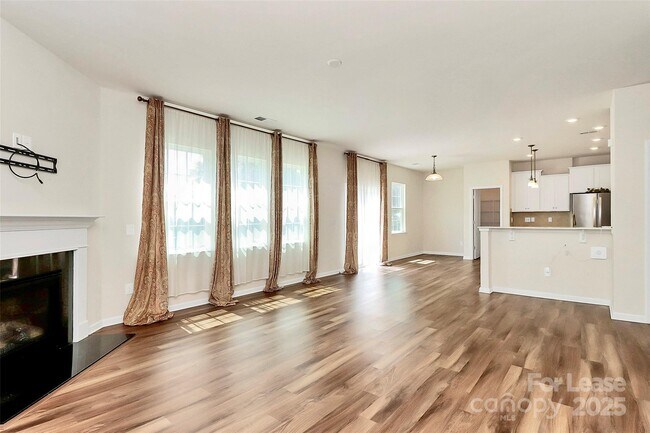 Building Photo - 16027 Harbor Hill Dr