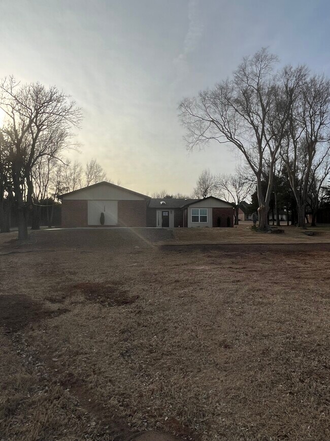 Building Photo - 14301 S Western Ave