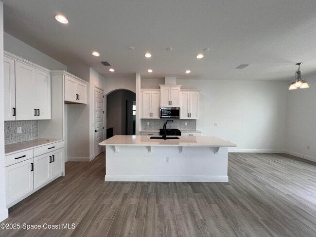 Building Photo - 7680 Allure Dr