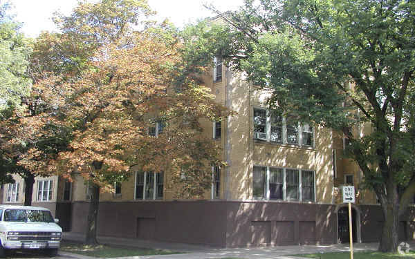 Building Photo - 2855 N Hamlin Ave
