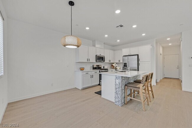 Building Photo - 33 Newport Dr