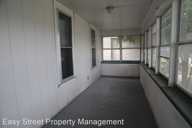 Building Photo - 2 br, 1 bath House - 637 3rd Ave S