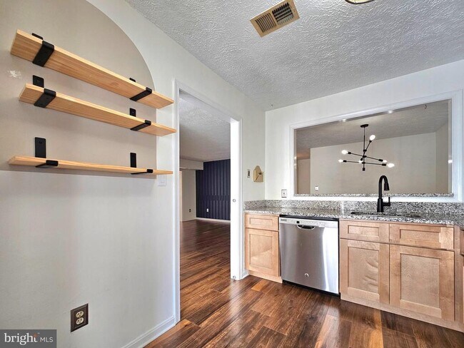 Foto del edificio - 7660 Willow Point Dr