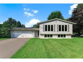Building Photo - 455 Black Oaks Ln N