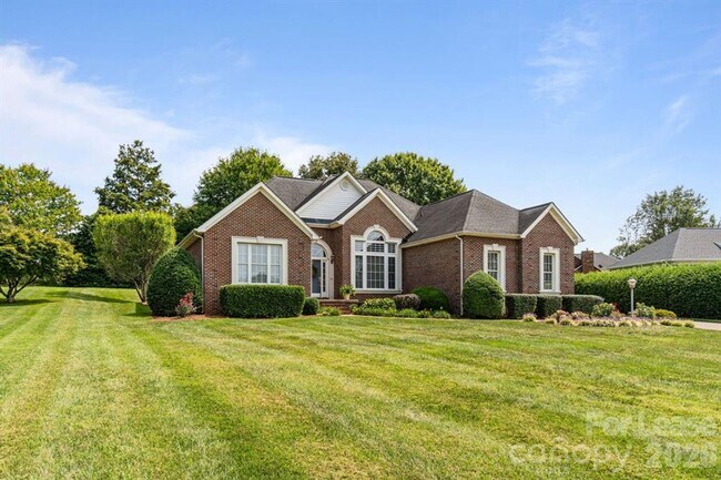 Foto del edificio - 4-Bedroom 2-Bath Home Nestled In The Popular Rock Barn Community!