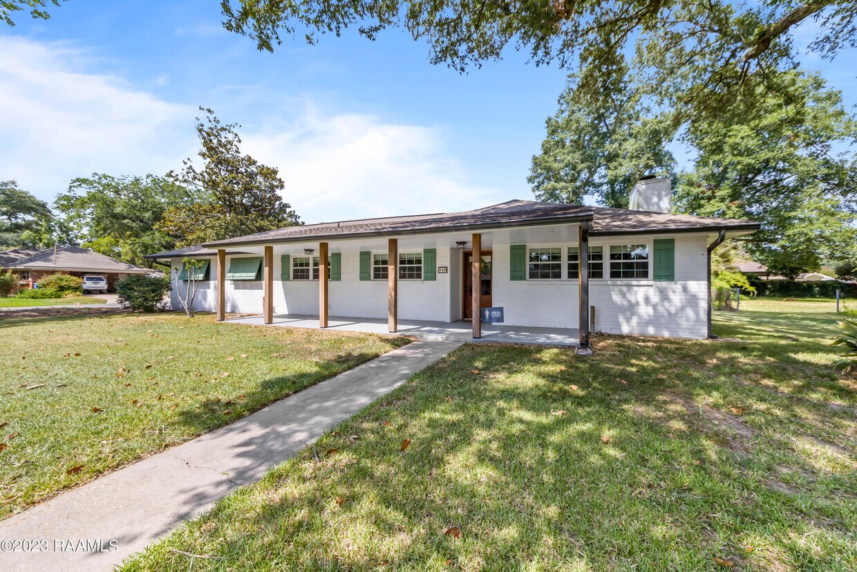 Primary Photo - 124 S Locksley Dr
