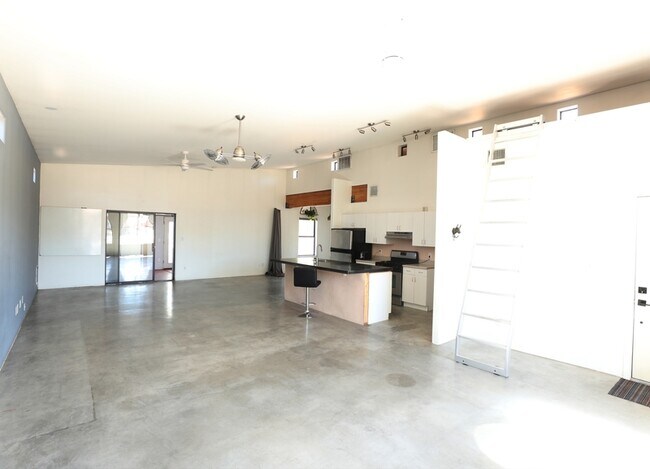 Foto del edificio - 421 E Lester St