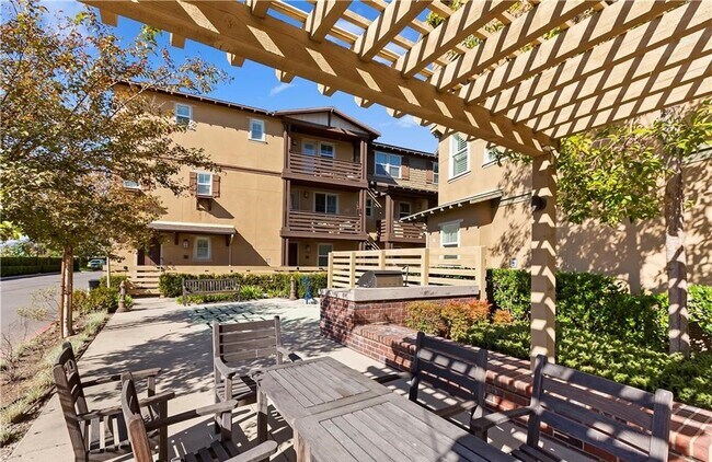 Foto del edificio - 329 S Glendora Ave