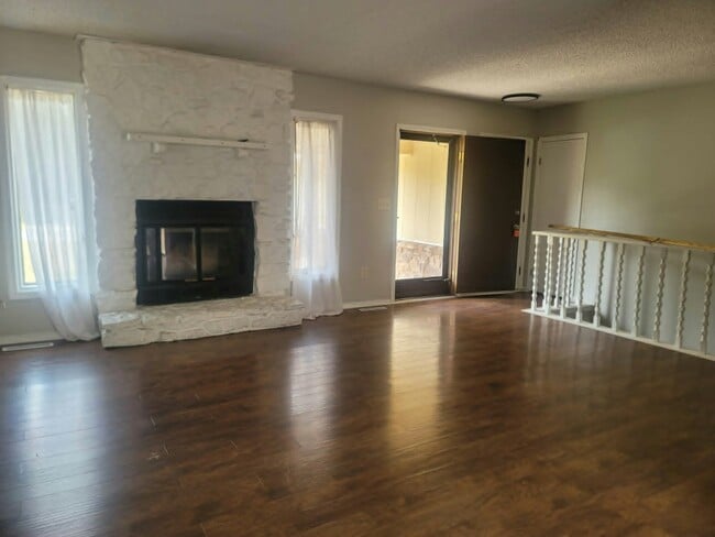 Building Photo - 1460 N Northwest Pkwy
