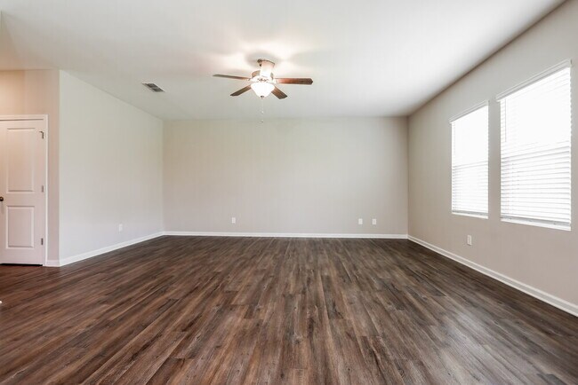 Building Photo - 3725 Place Dr