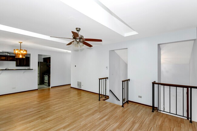 Foto del edificio - 415 Woodbury Rd