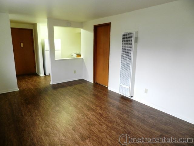 Building Photo - 1075 Bryden Rd