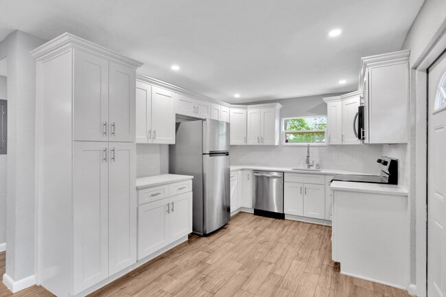 Building Photo - 2223 Gordon St