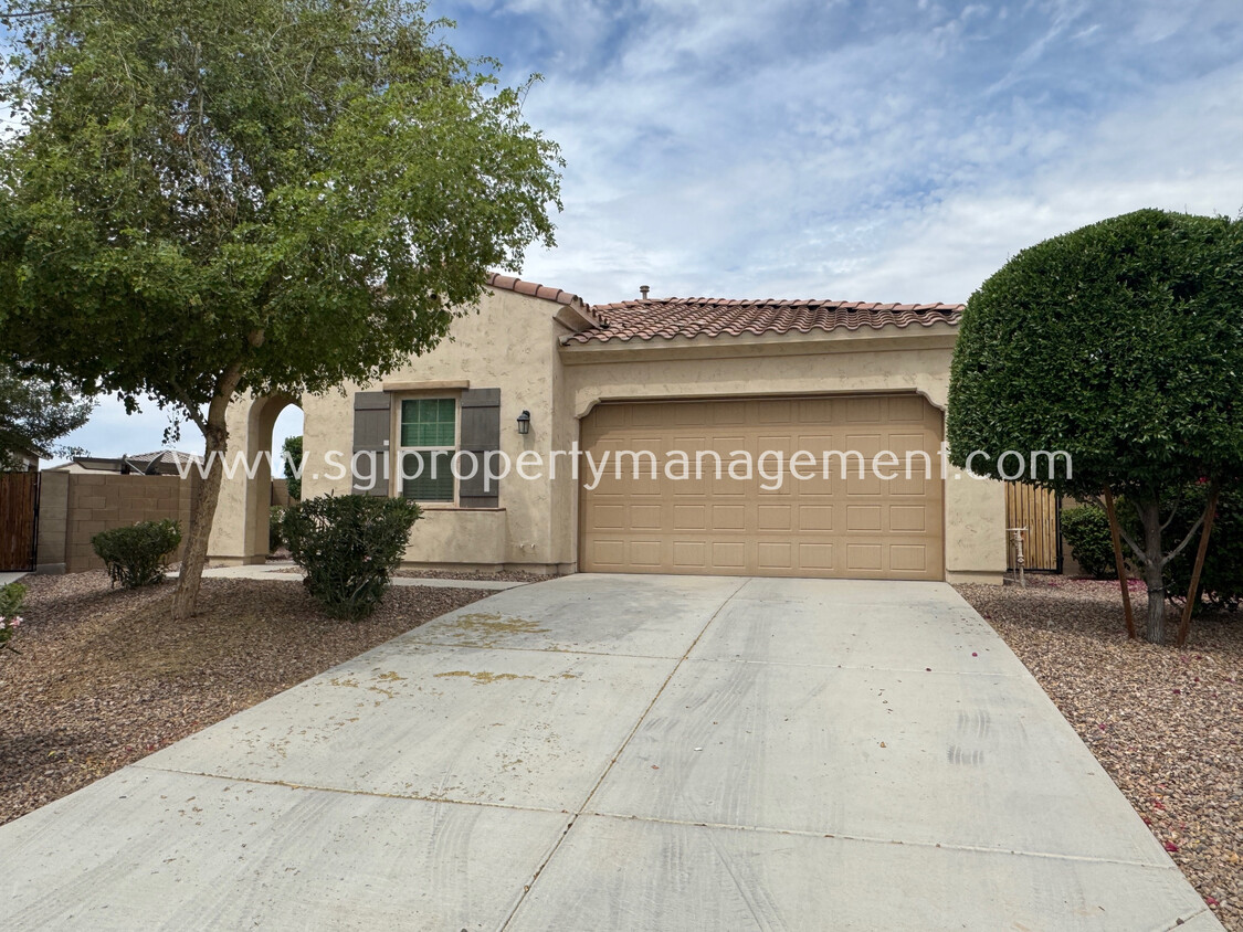 Primary Photo - 748 S 201st Ln