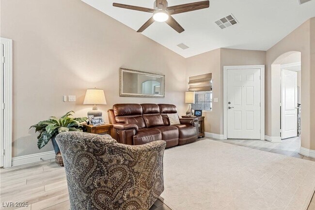 Foto del edificio - GORGEOUS 3 BEDROOM 2 BATH HOME