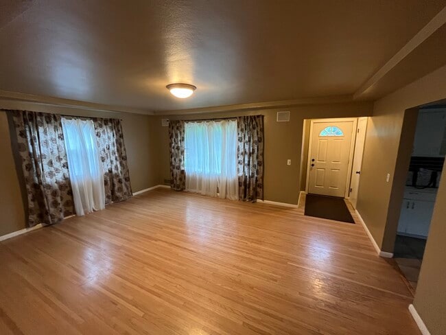 Living room - 3722 Shady Oak Rd