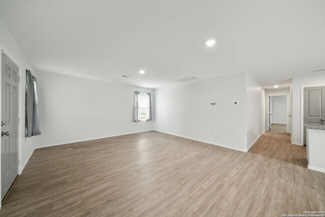 Foto del edificio - $300 OFF 1ST MONTH RENT IF YOU MOVE IN WIT...