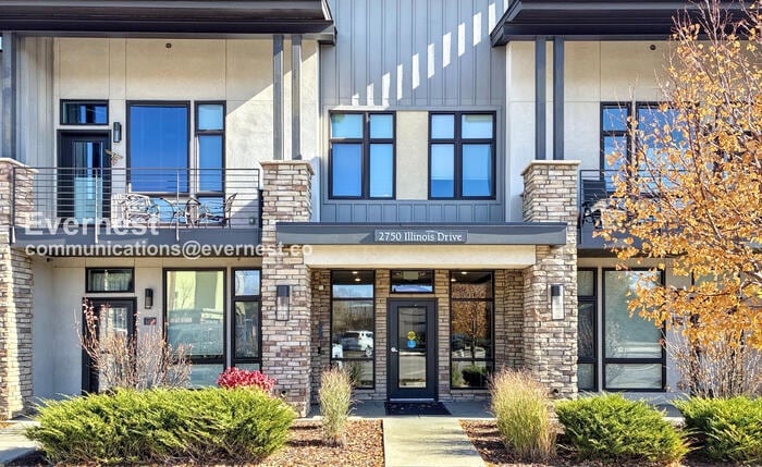 Primary Photo - 2750 Illinois Dr