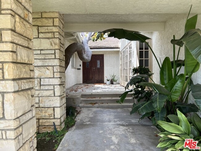 Building Photo - 729 Enchanted Way