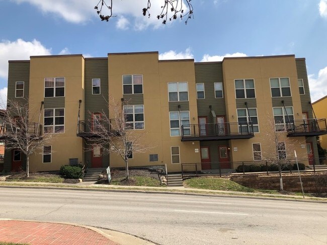 Fabulous Plaza Condo For Rent In Kansas City Mo Condos Missouri Kansas City Fabulous Plaza Condo Primary Photo
