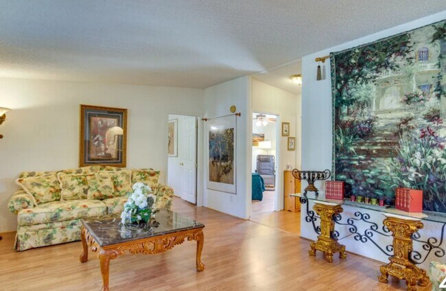 Foto del edificio - Beautiful Furnished 3 Bedroom 2 Bath home ...