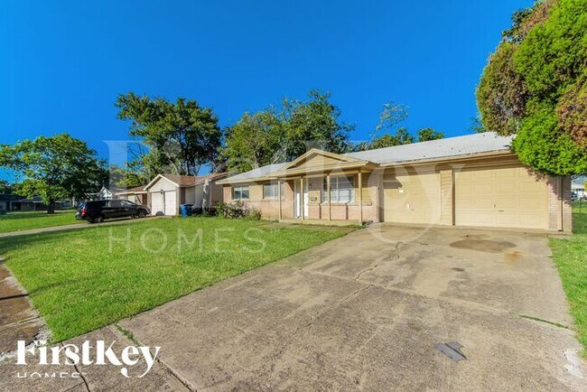 Foto del edificio - 7847 Robincreek Dr