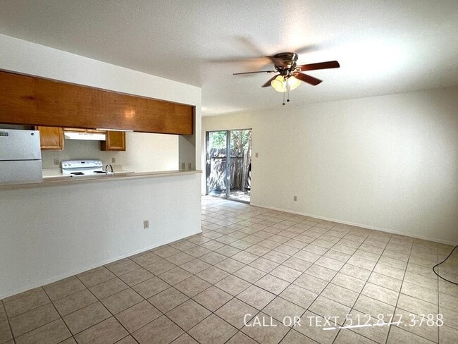 Foto del edificio - 2203 Creekside Ln